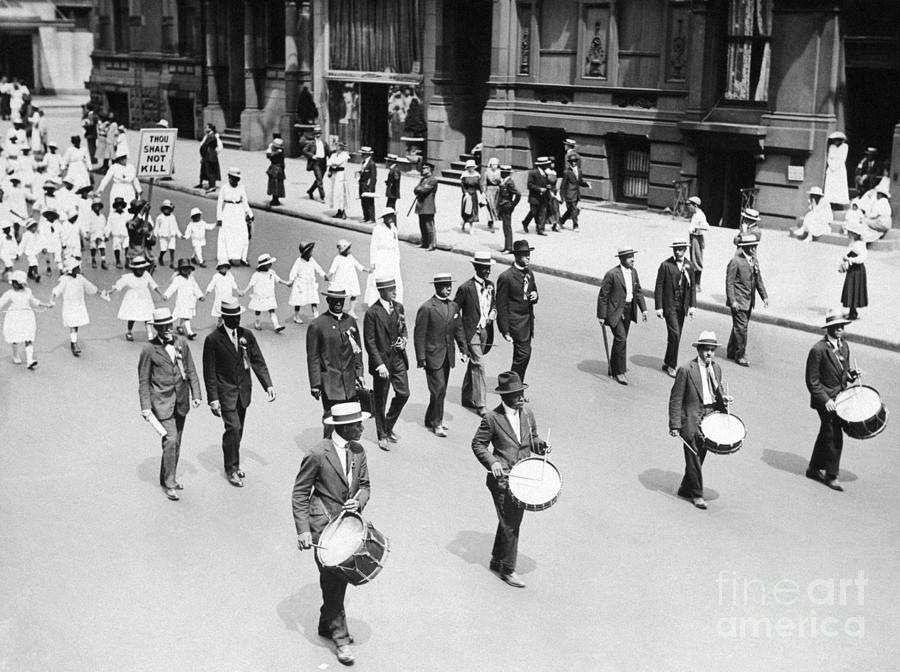 Parade In Silent Protest In Harlem Photograph by Bettmann
