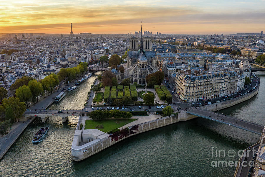 Paris Ile De La Cite And Notre Dame Photograph