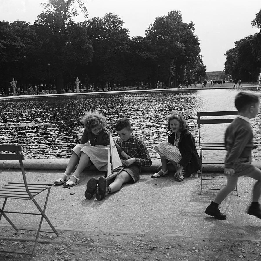 Paris, Jardin Des Tuileries In 1956 Photograph by Keystone-france