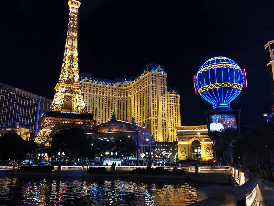 Paris Las Vegas Tower at Night · Free Stock Photo