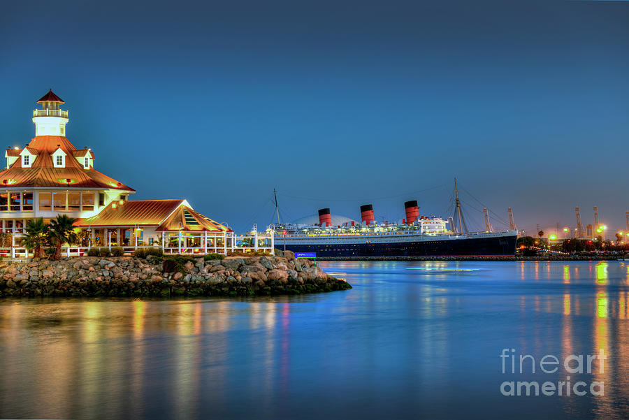 Parkers Lighthouse Queen Mary Photograph by David Zanzinger