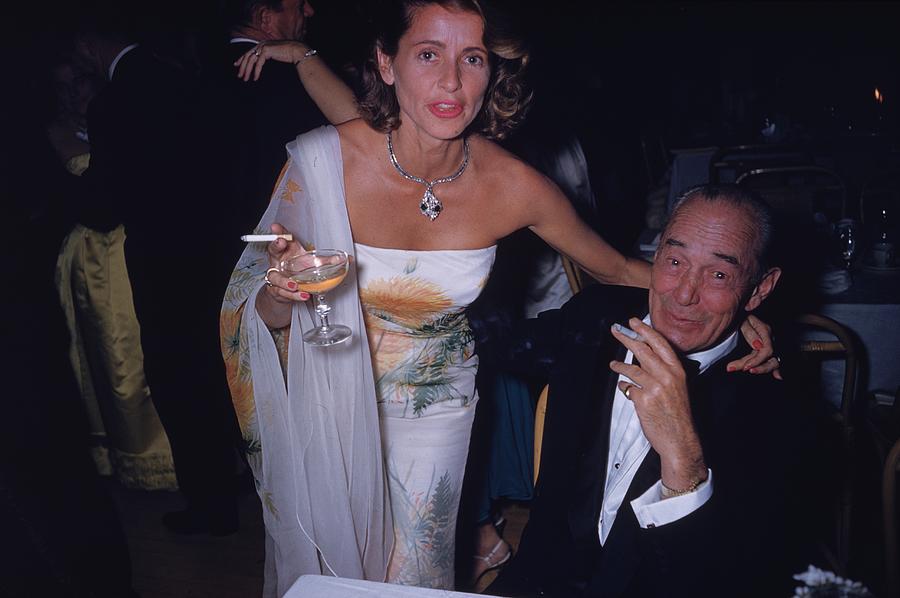 Party Friends Photograph by Slim Aarons