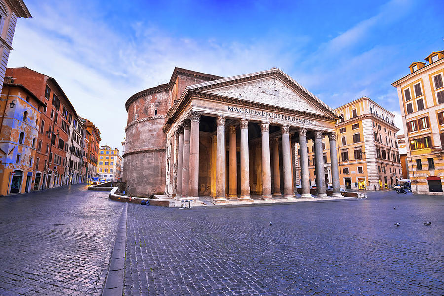 Patheon square ancient landmark in eternal city of Rome ...