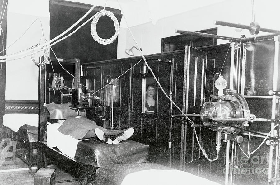 Patient On Roentgen Ray Apparatus By Bettmann