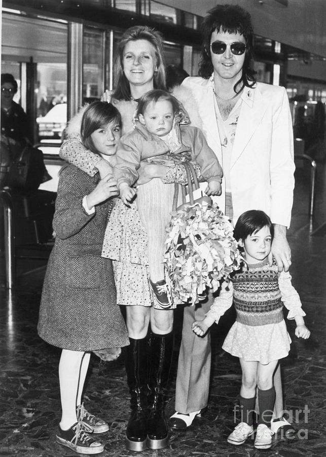 Paul Mccartney With His Family Photograph by Bettmann