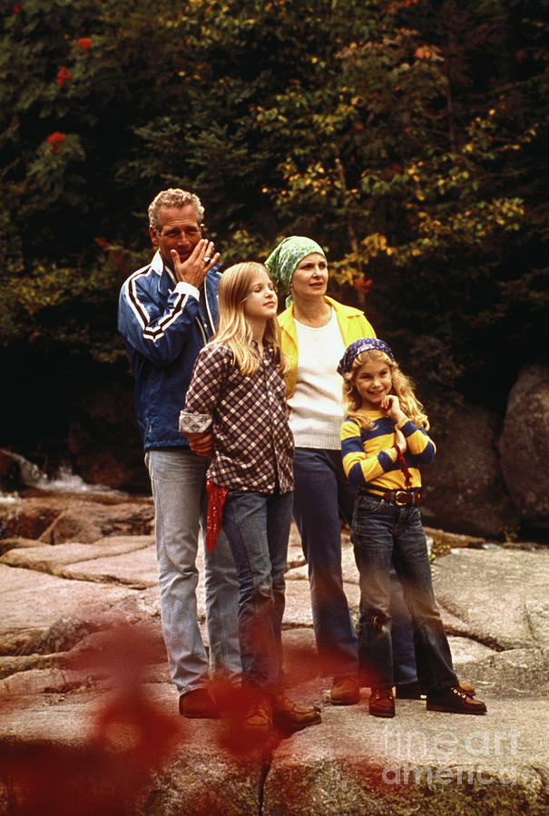 Paul Newman With Wife And Daughters Photograph by Bettmann