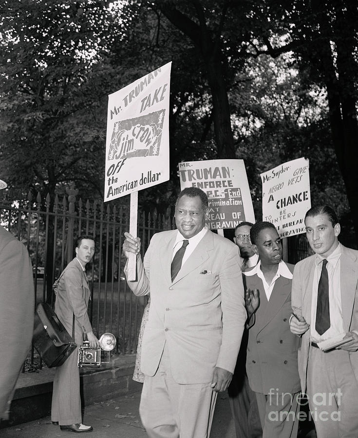 Paul Robeson Picketing At The White Photograph by Bettmann