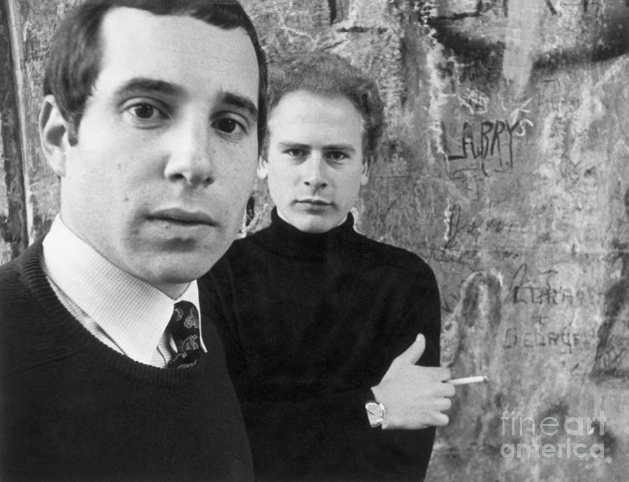 Paul Simon And Art Garfunkel Photograph by Bettmann