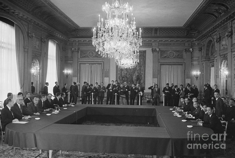 peace-talks-in-paris-by-bettmann