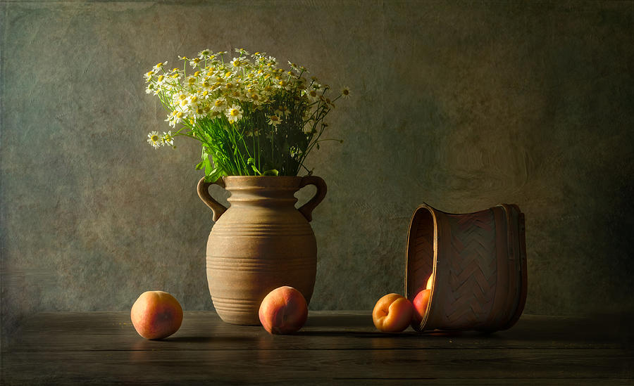 Still Life Photograph - Peaches by Rong Wei