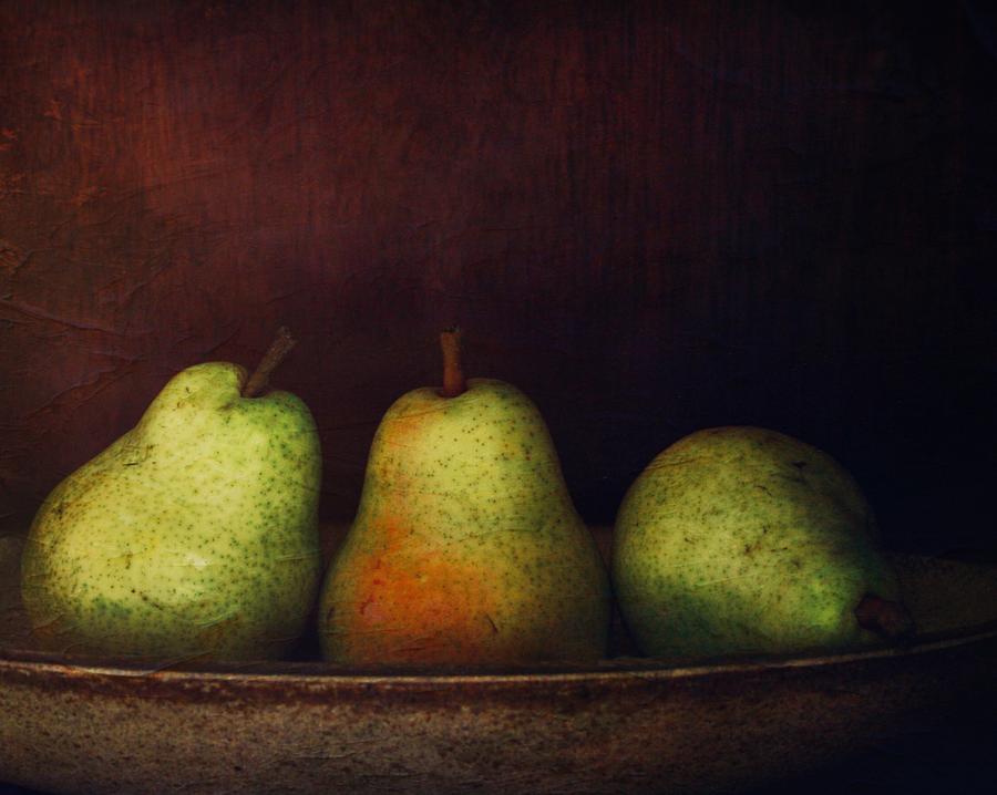 Pear Photograph by Maria Wojcik - Fine Art America
