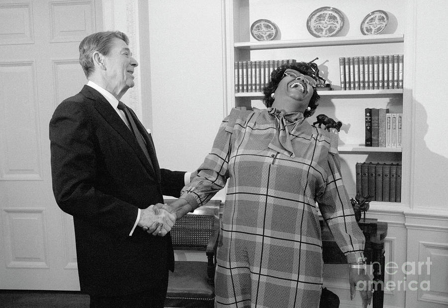 Pearl Bailey Laughing With Ronald Reagan Photograph by Bettmann