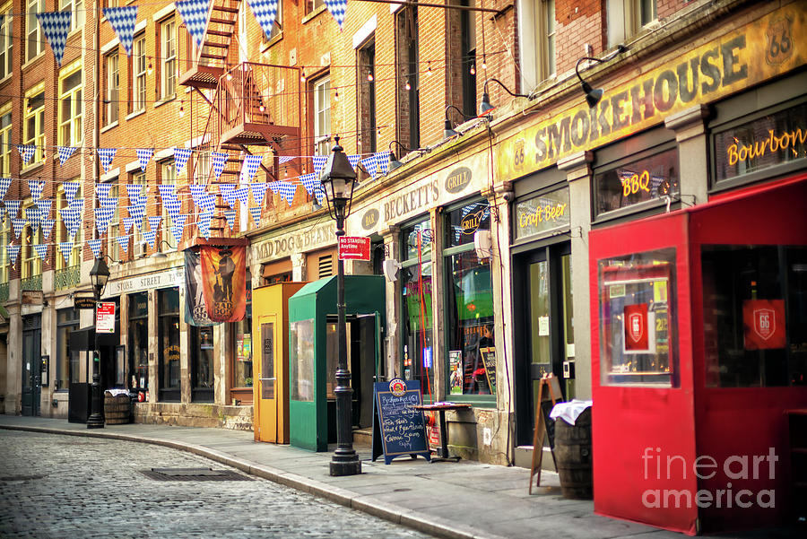 Pearl Street Dining in New York City Photograph by John Rizzuto