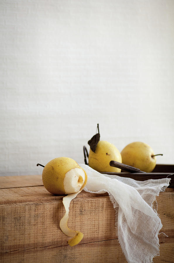 Still Life Photograph - Pears by Feryersan