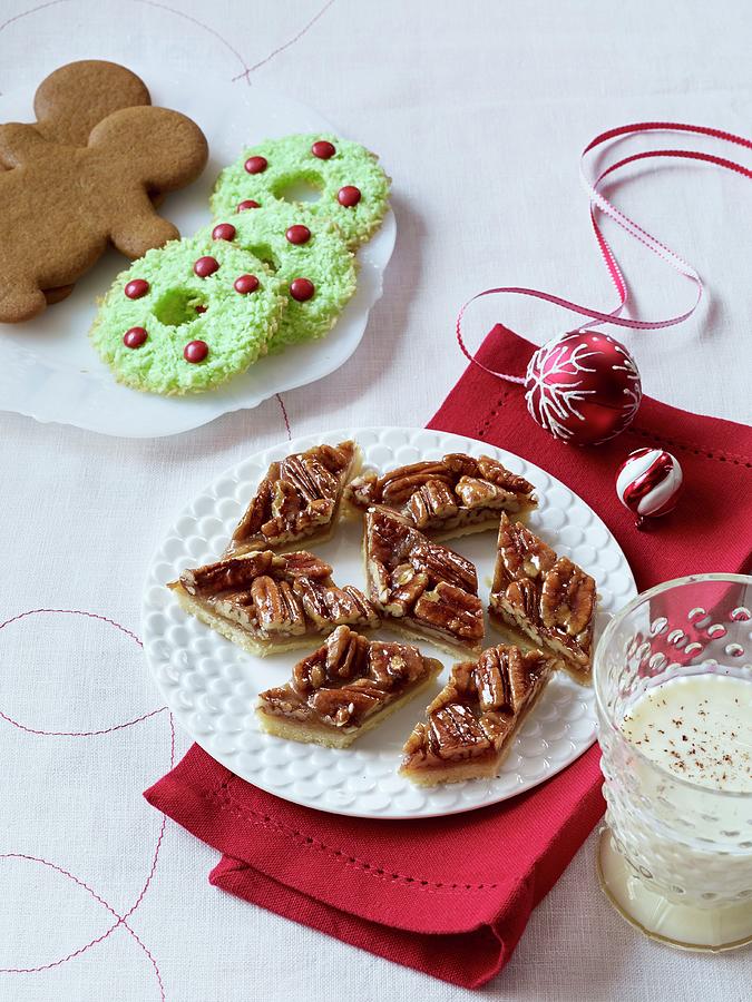 Pecan Nut Gingerbread, Christmas Wreath Biscuits And Gingerbread Men Photograph by Antonis Achilleos