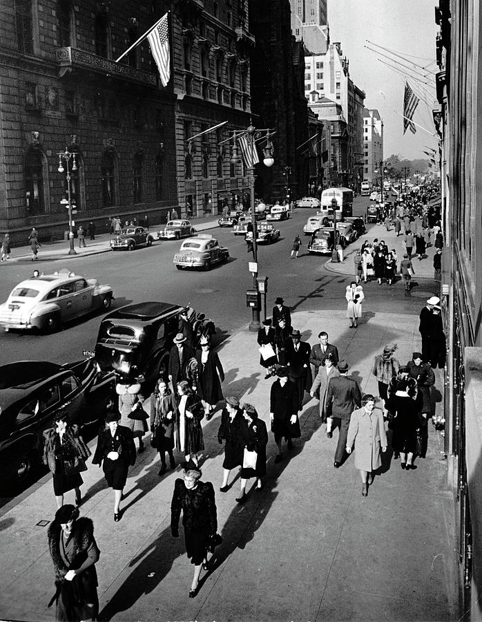 Pedestrians Digital Art by Alfred Eisenstaedt - Fine Art America