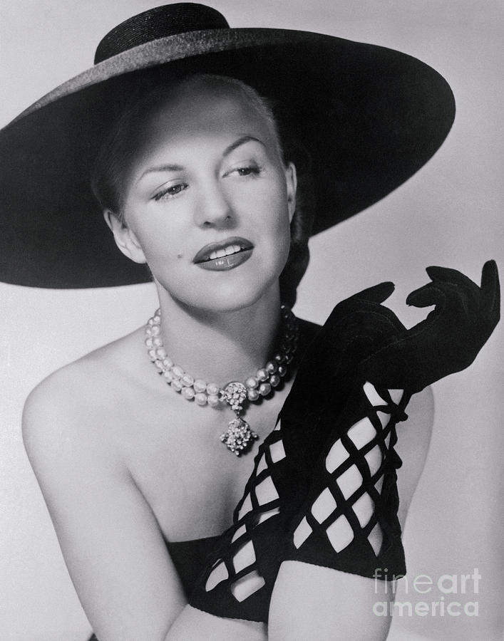 Peggy Lee Wearing Sophisticated Ensemble Photograph by Bettmann