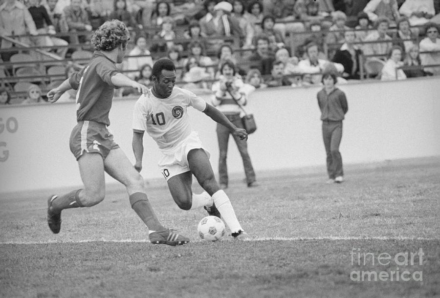 Soccer Photograph - Pele And Neil Cohen During Soccer Game by Bettmann