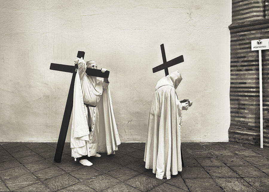 Nazarenos Photograph - Penitentes Rezagados by Juan Carlos Hervs Martnez
