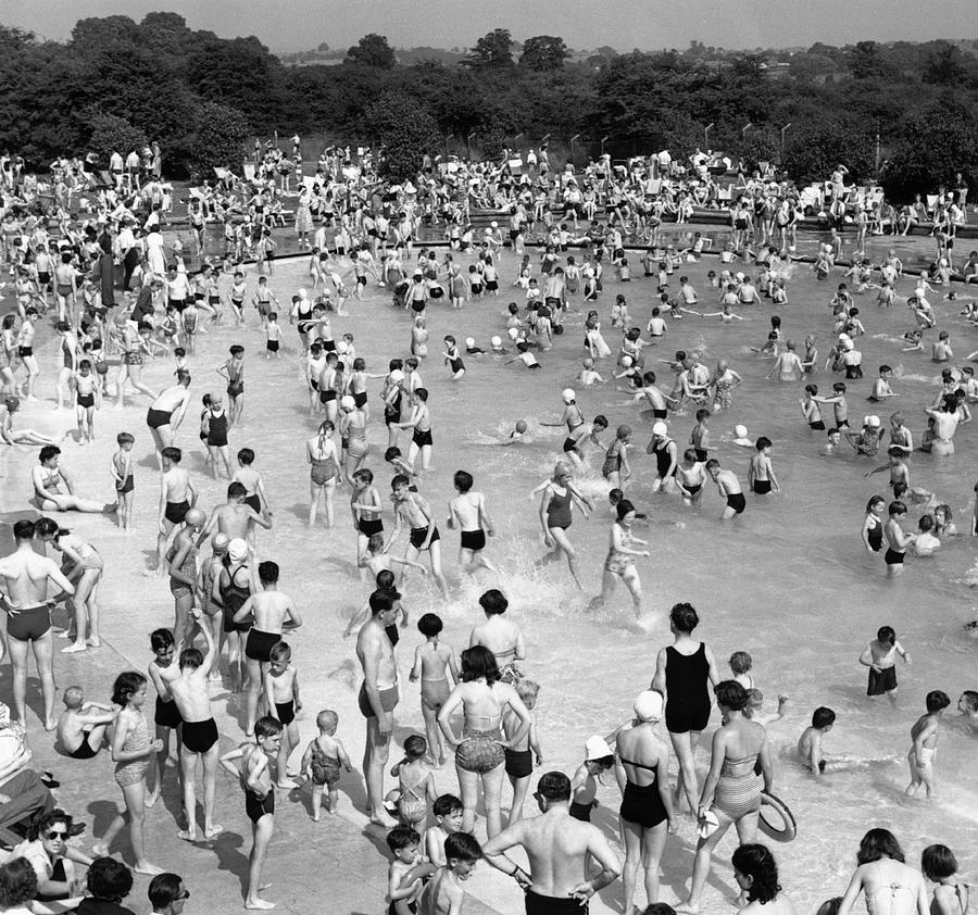 People At Outdoor Swimming Pool B W Photograph By Hulton Archive