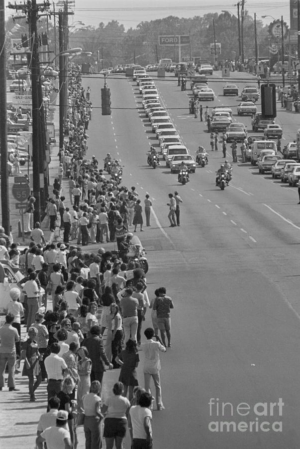 People Lining The Street For Elvis Photograph by Bettmann