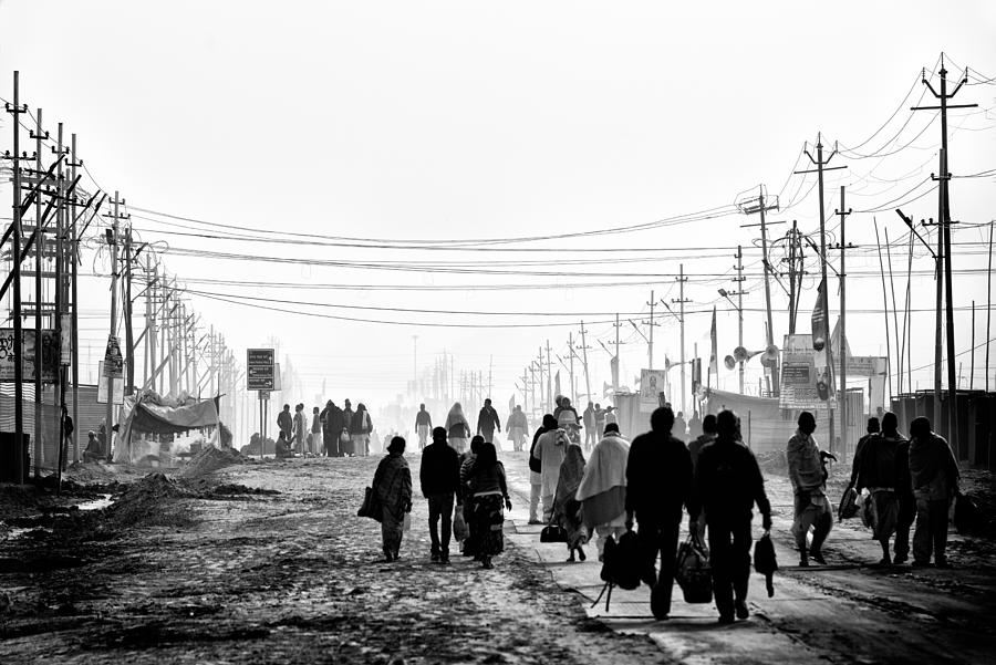 People Photograph - People Moving In The Morning. Allahabad by Giovanni Cavalli