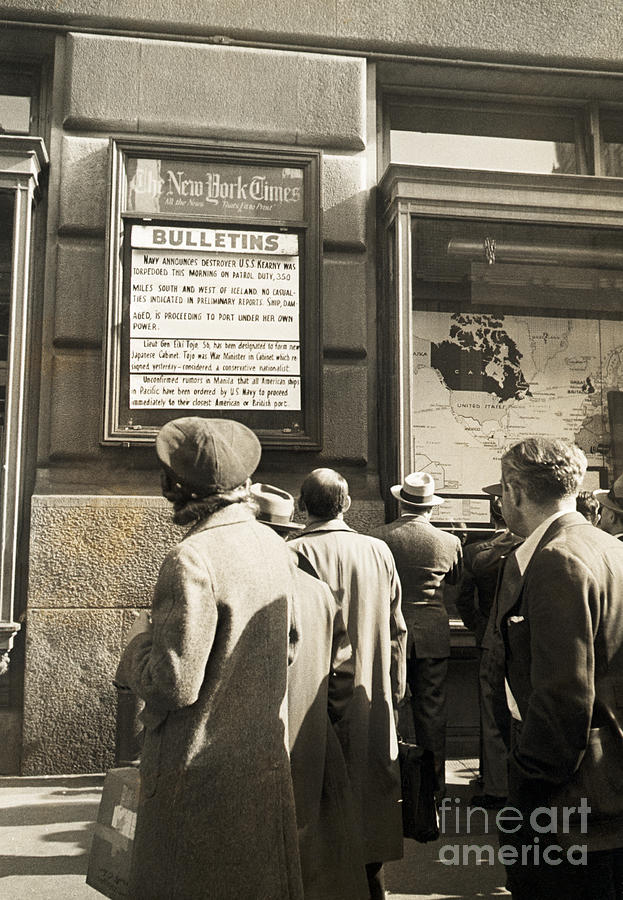 People Reading War Bullitins At Ny Times Photograph by Bettmann