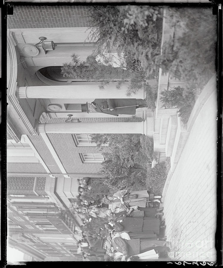 People Visiting Woodrow Wilson Photograph by Bettmann