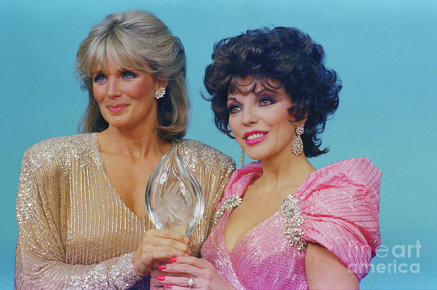 Peoples Choice Awards 1985 Photograph by Bettmann
