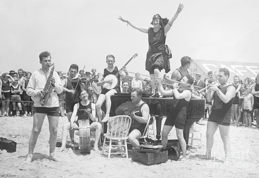 Performing On Brighton Beach Photograph by Bettmann