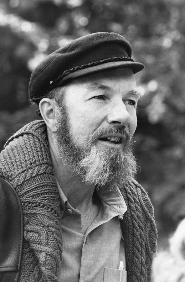 Pete Seeger Photograph by Guy Gillette