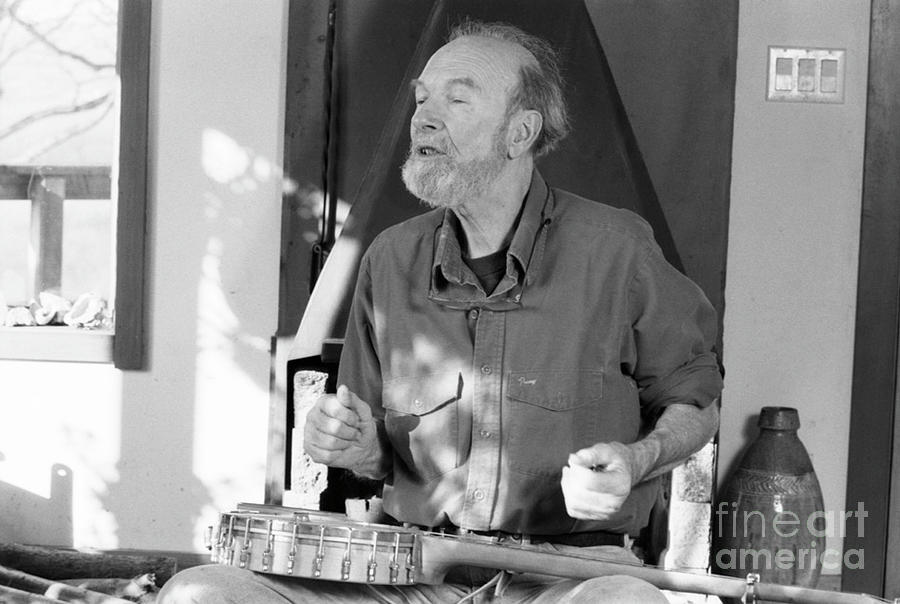 Pete Seeger Photograph by The Estate Of David Gahr