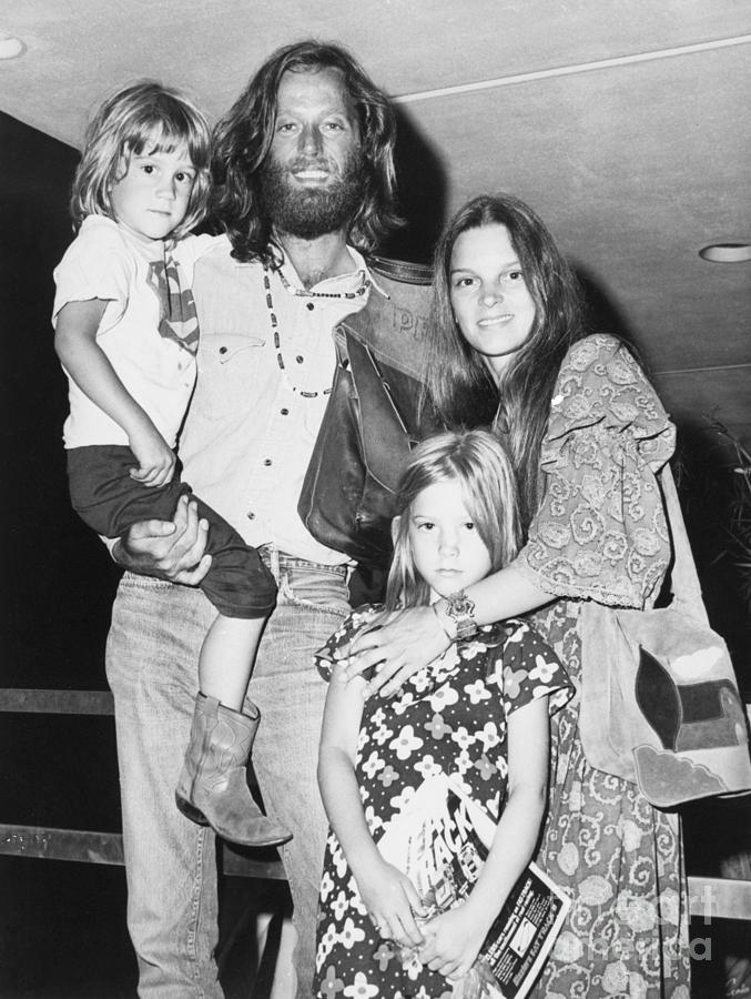Peter Fonda With His Family, 1971 Photograph by Bettmann