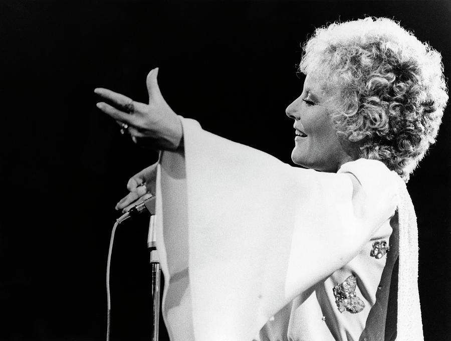 Petula Clark On Stage Photograph by Tony Russell
