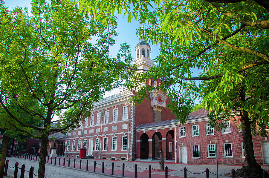 Philadelphia - Independence Hall - Chestnut Street Photograph by Bill Cannon