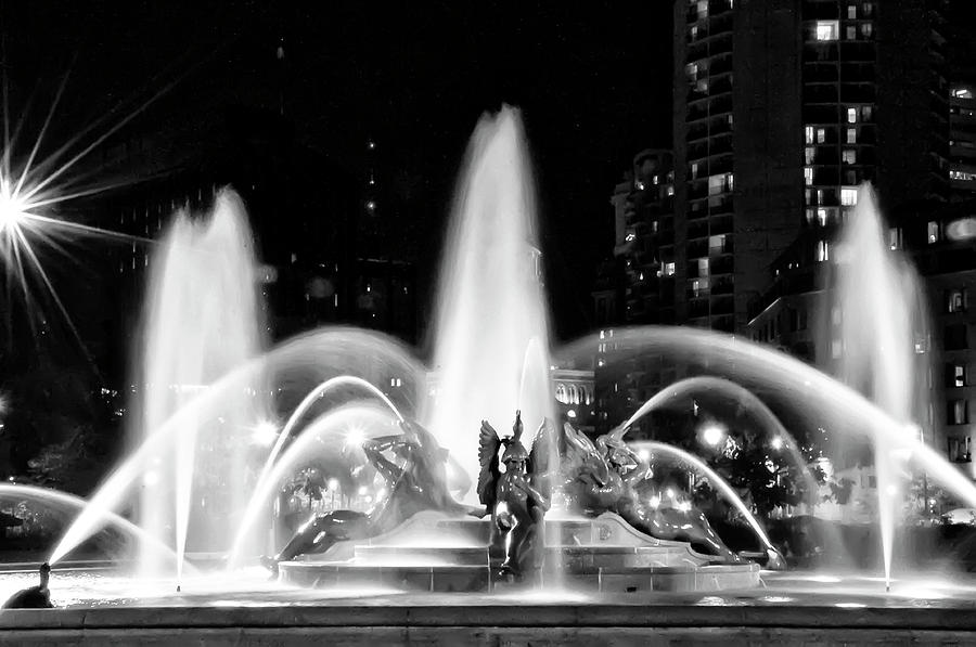 Philadelphia - Swann Fountain - Night in Black and White Photograph by Bill Cannon