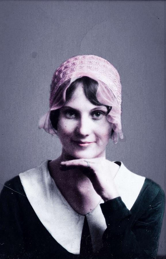 Girl Painting - Photo De Type Photomaton - Photo Booth Picture. Etats-unis. Annees 1920. Infrared Art By Ahmet Asa by Ahmet Asar Girl Painting - Photo De Type Photomaton - Photo Booth Picture. Etats-unis. Annees 1920. Infrared Art By Ahmet Asa by Ahmet Asar