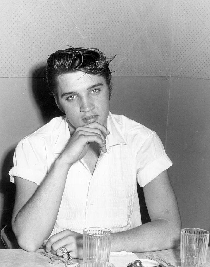 Photo Of Elvis Presley Photograph by Michael Ochs Archives