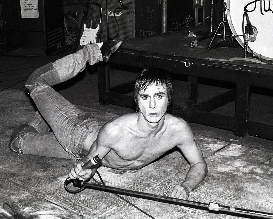 Music Photograph - Photo Of Iggy Pop by Larry Hulst