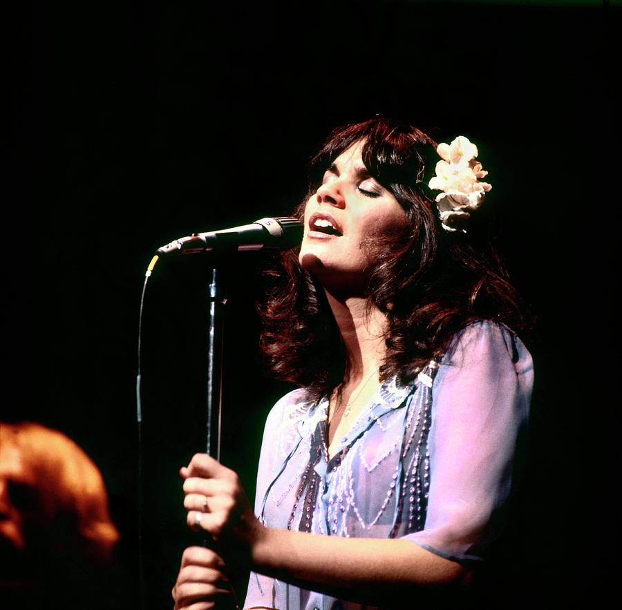 Photo Of Linda Ronstadt Photograph by David Redfern