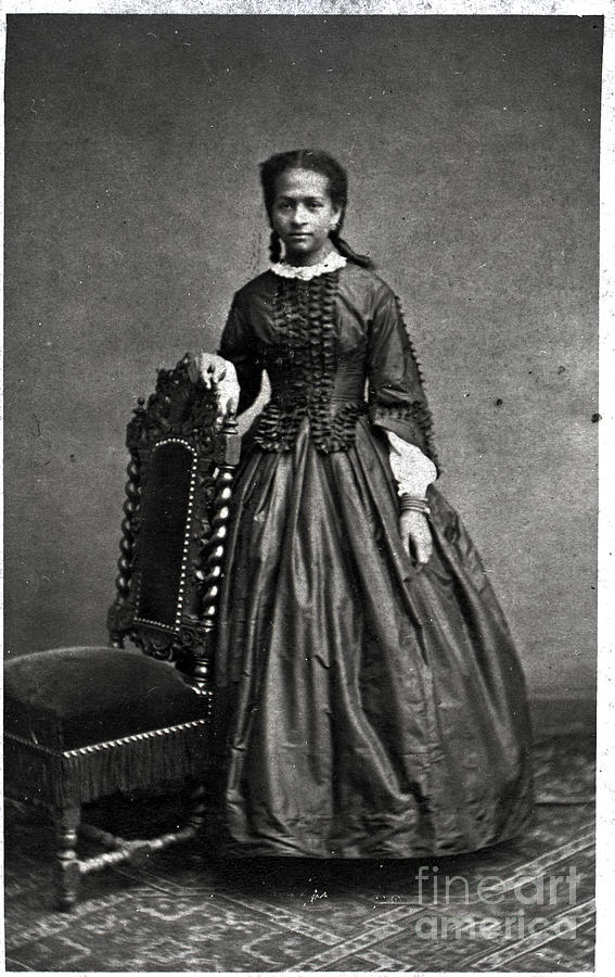 Photograph Of Upper Class Black Woman Photograph by Bettmann