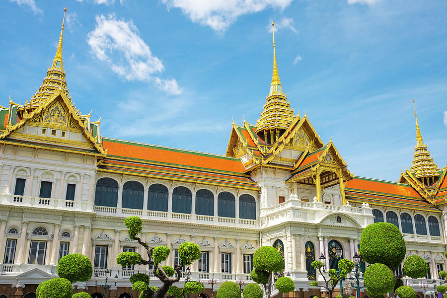 Architecture Photograph - Phra Thinang Chakri Maha Prasat Throne Hall, Grand Palace, Bangkok by Cavan Images