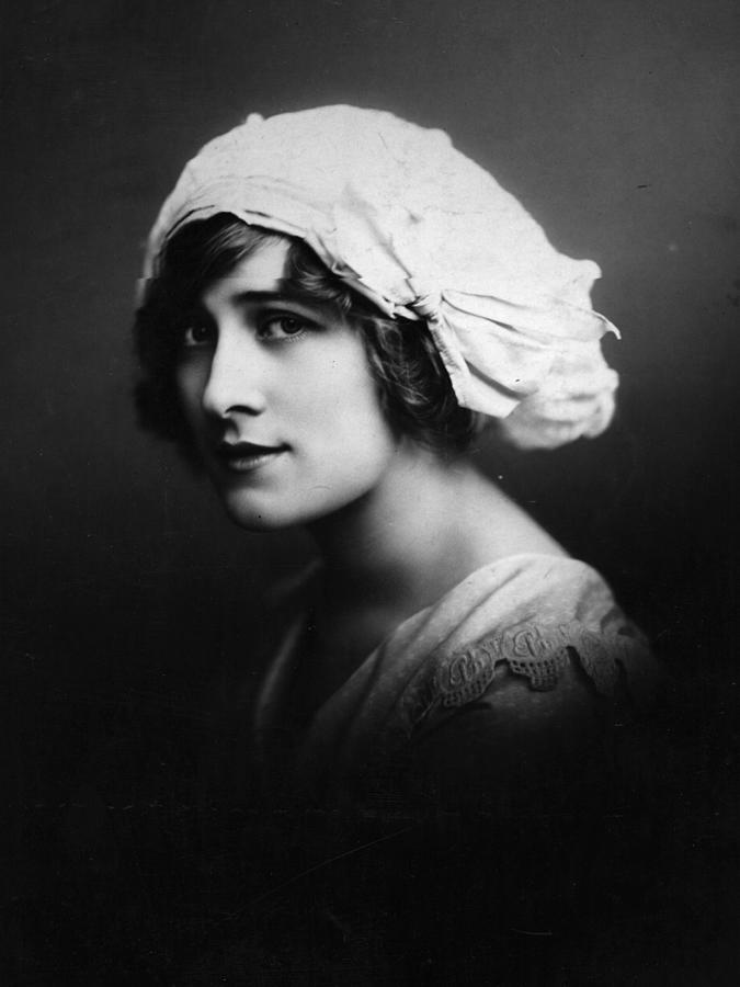 Phyllis Dare Photograph by Hulton Archive