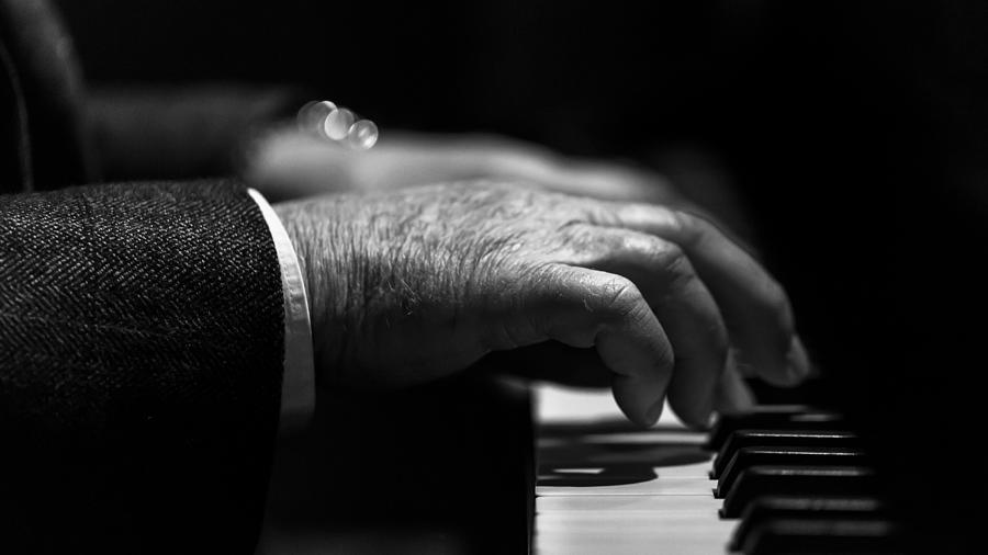 Piano Man Photograph by Leif Lndal