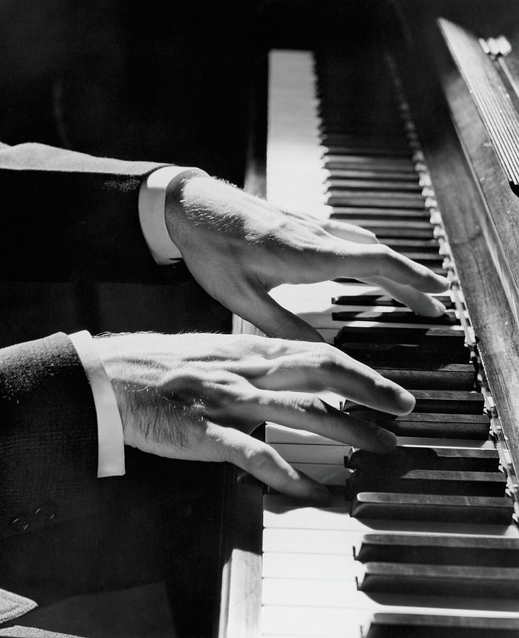 Black And White Photograph - Piano Player by H. Armstrong Roberts