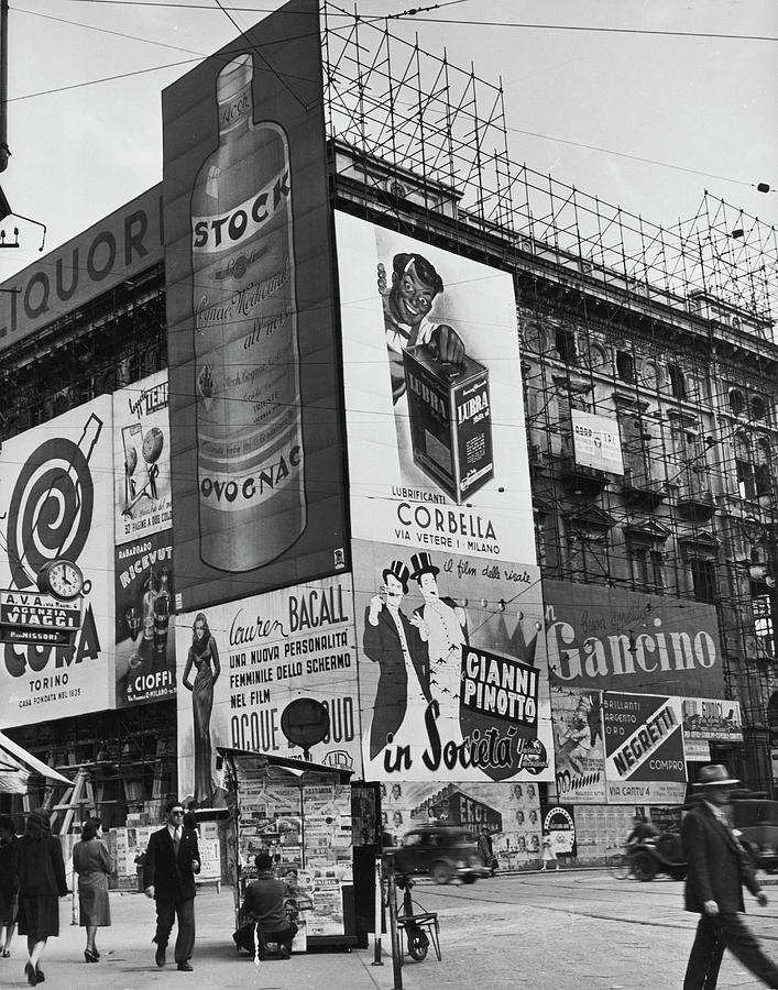 Black And White Photograph - Piazza Del Duomo Billboard by Alfred Eisenstaedt