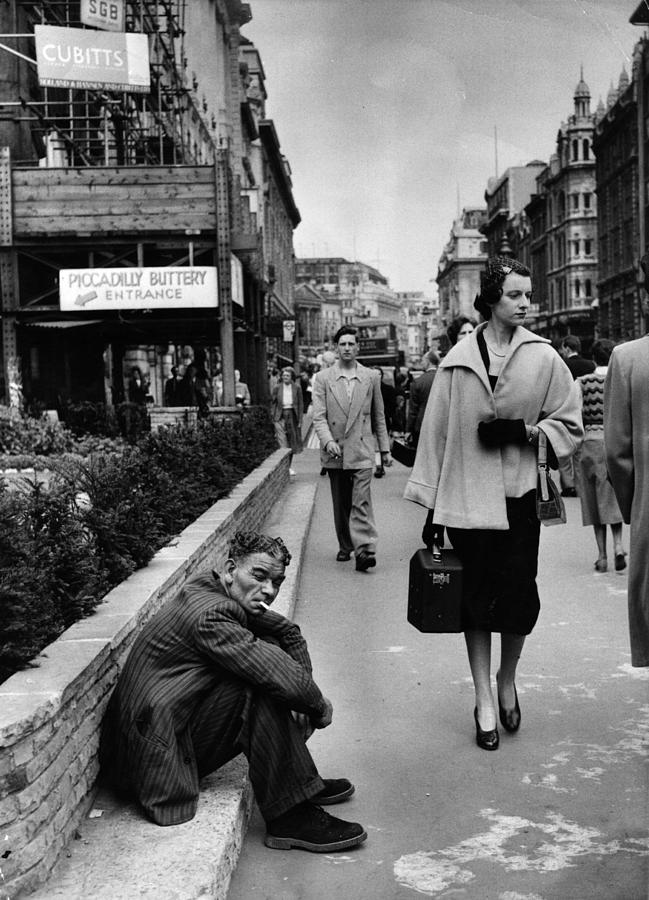 Piccadilly Glamour Photograph by Bert Hardy