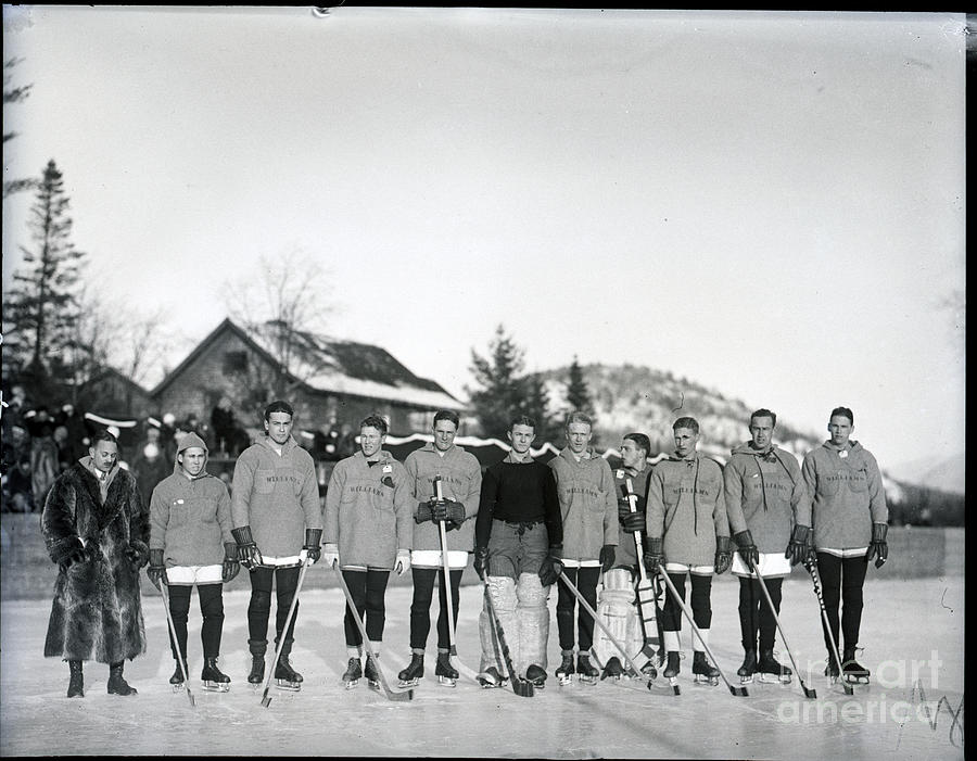 Picture Of Williams College Hockey Team Photograph by Bettmann