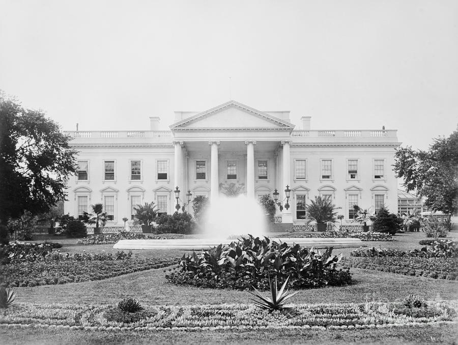Picturesque View Of White House Photograph by Bettmann