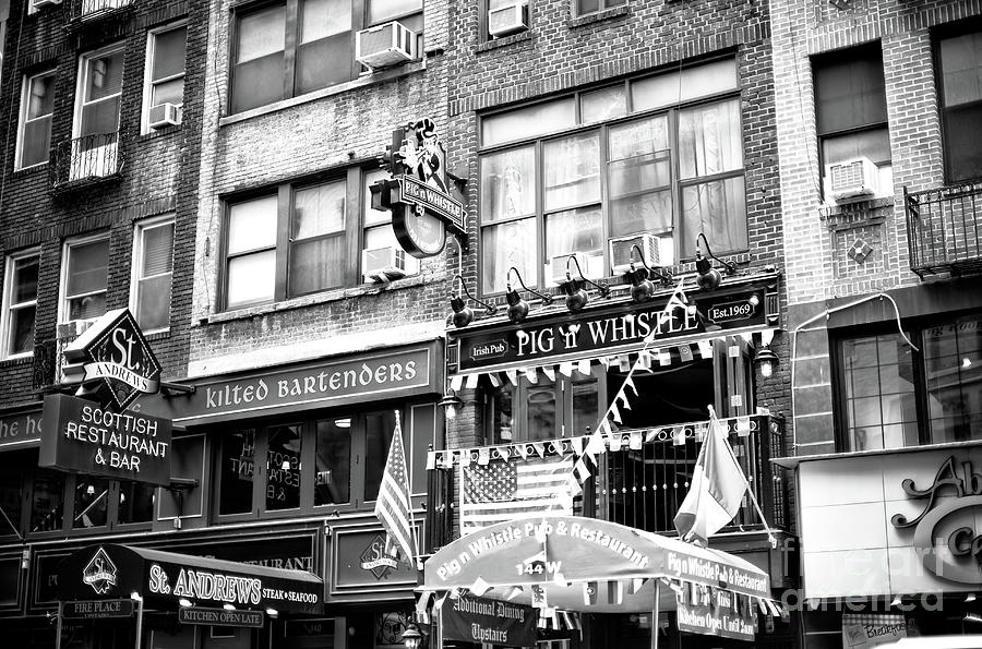 Pig n Whistle in New York City Photograph by John Rizzuto